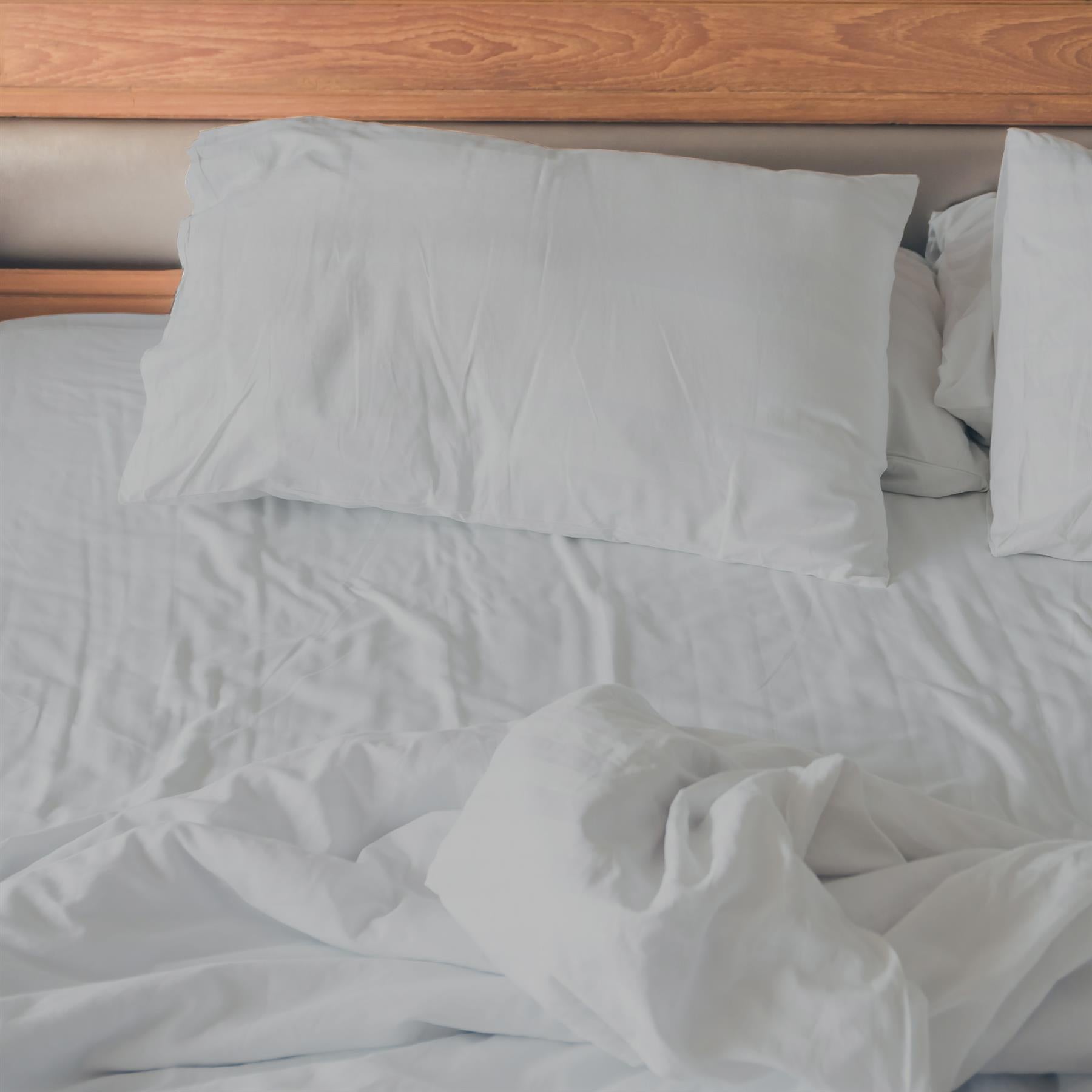 M&W 4 Piece Duvet Set with Fitted Sheet & Pillows (Light Grey, Double)